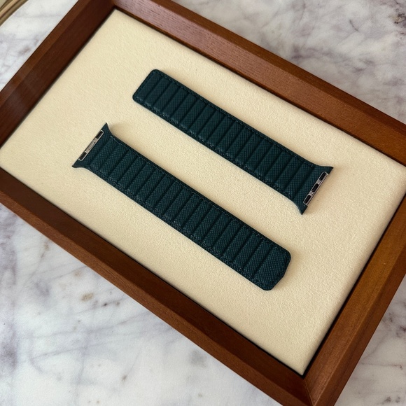 INI Leather Magnetic Apple Watch Band in Cross Teal 38MM/40MM/41MM NWOT - Picture 7 of 7